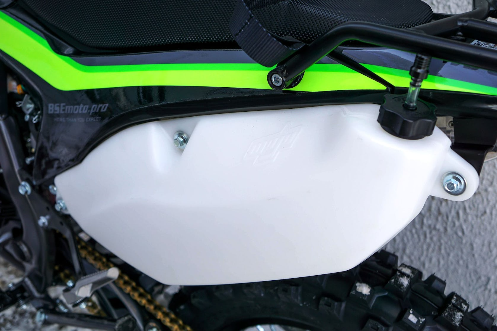 BSE Z6 Neon Track