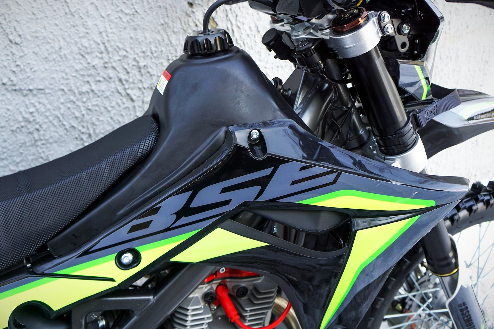 BSE Z6 Neon Track