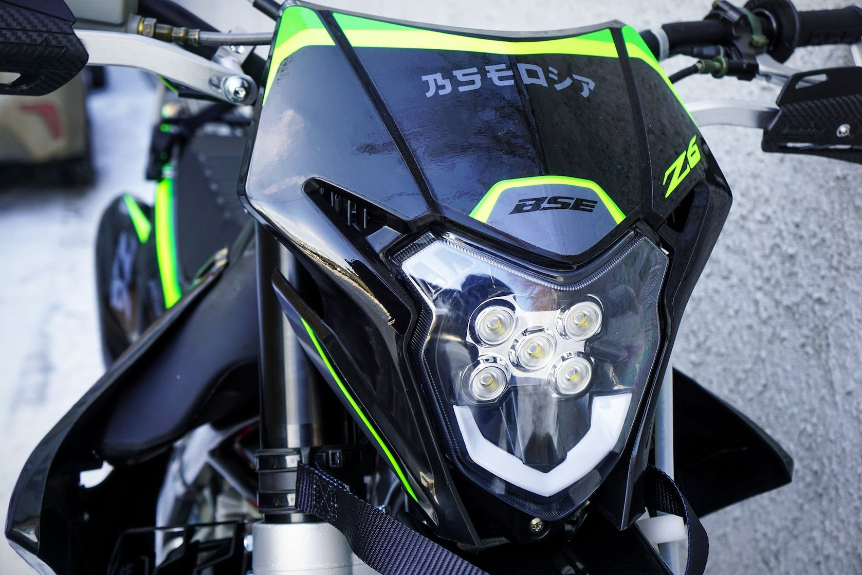 BSE Z6 Neon Track